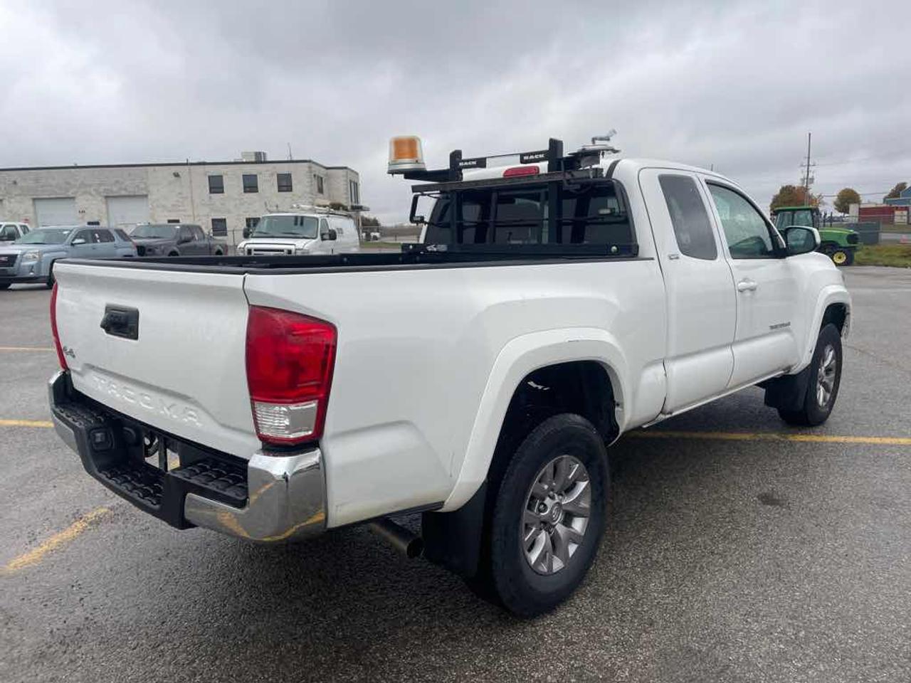2016 Toyota Tacoma Access Cab Photo3