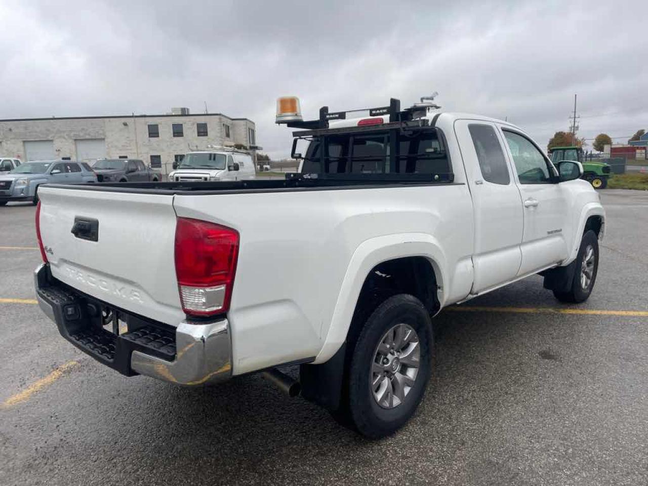 2016 Toyota Tacoma Access Cab Photo3