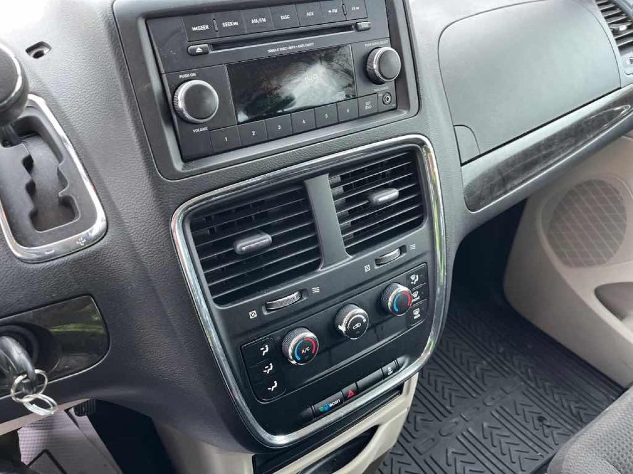 2016 Dodge Grand Caravan SE - Photo #10