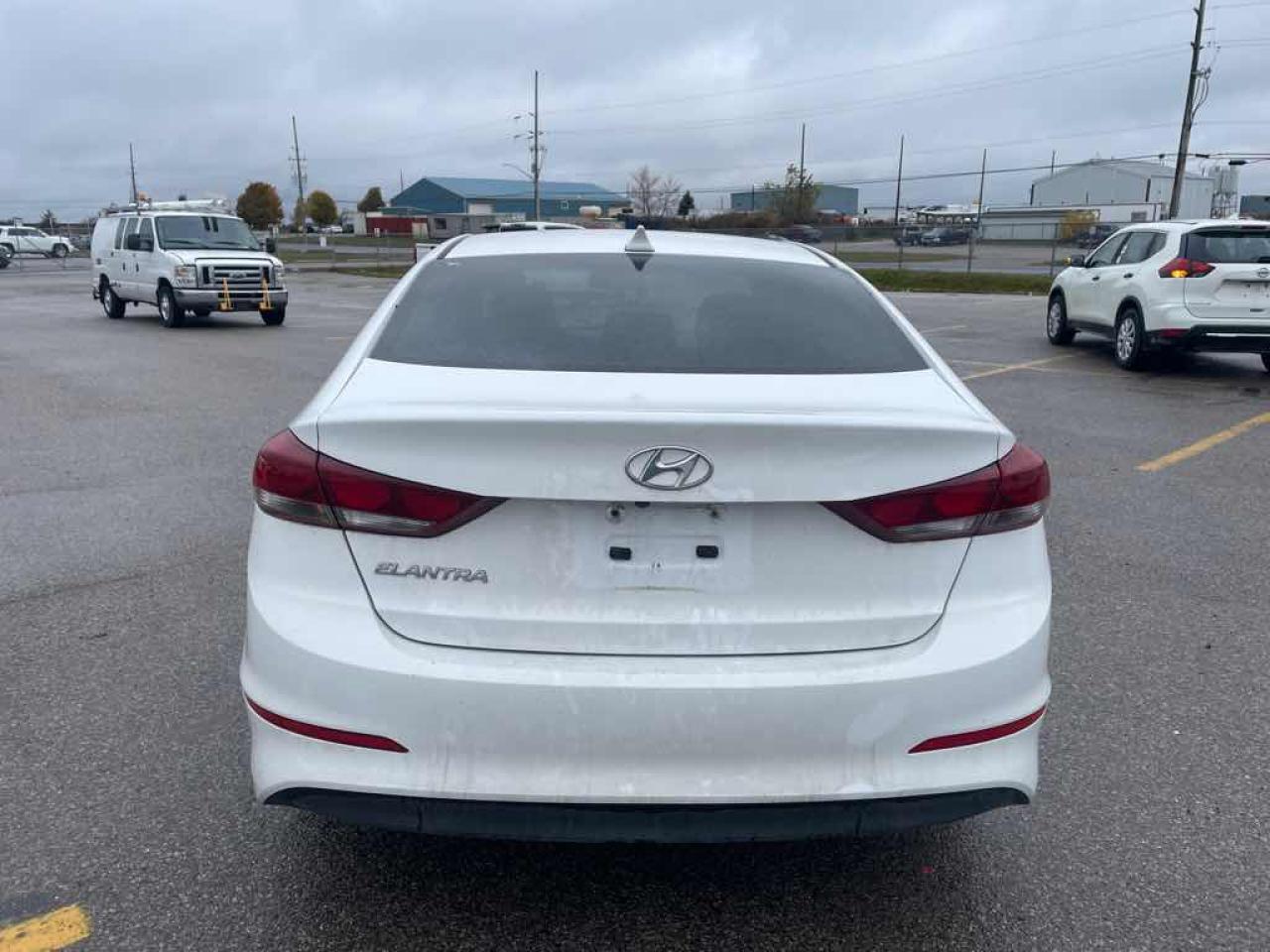 2017 HYUNDA ELANTRA  Photo4