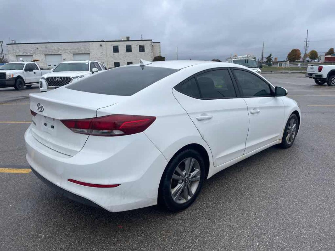 2017 Hyundai Elantra  - Photo #4