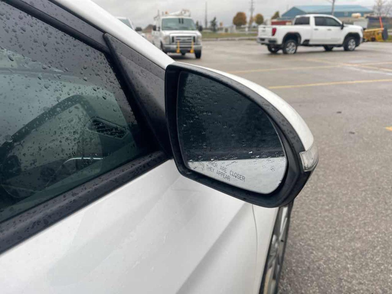 2017 HYUNDA ELANTRA  Photo