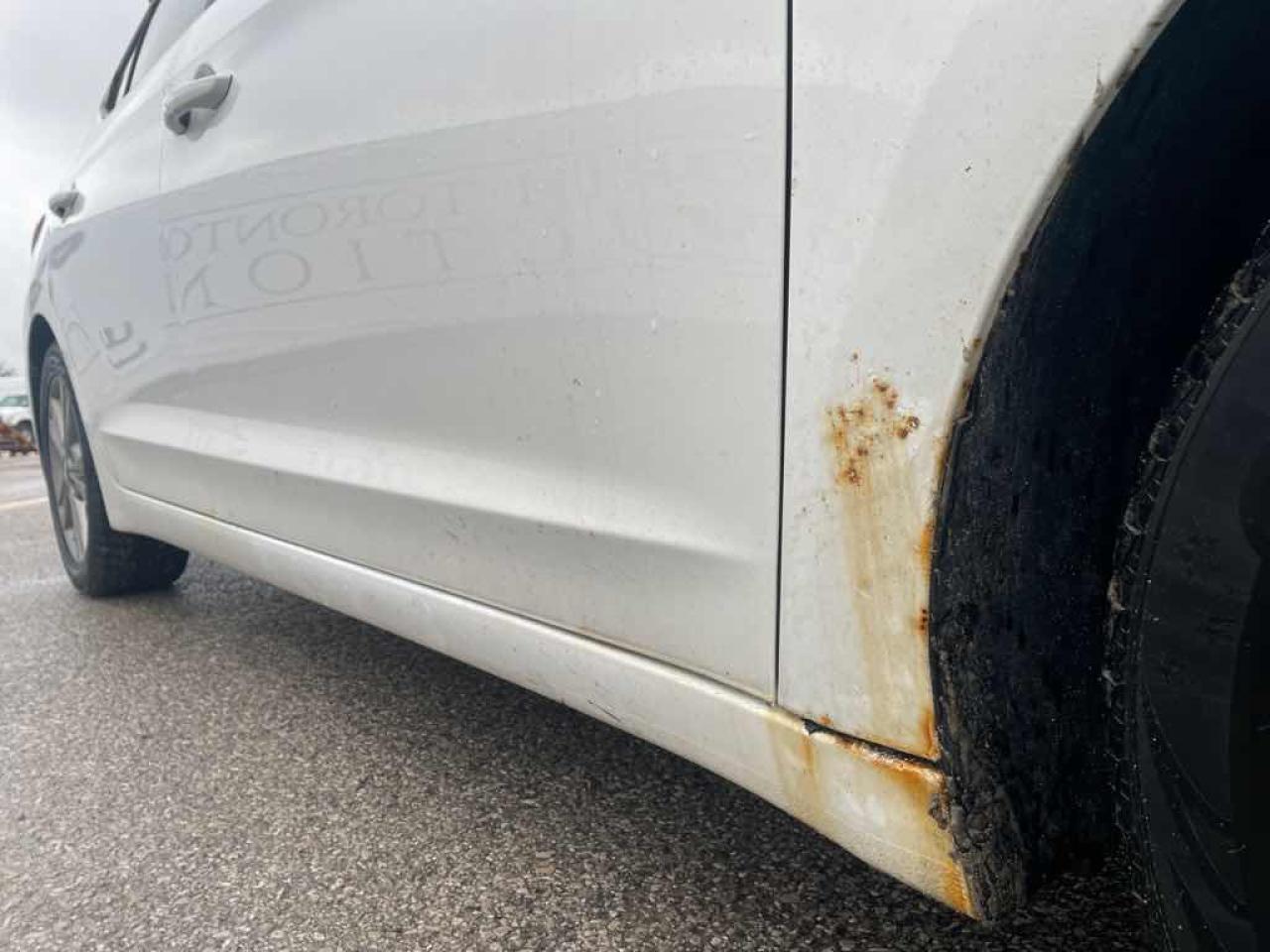 2017 HYUNDA ELANTRA  Photo