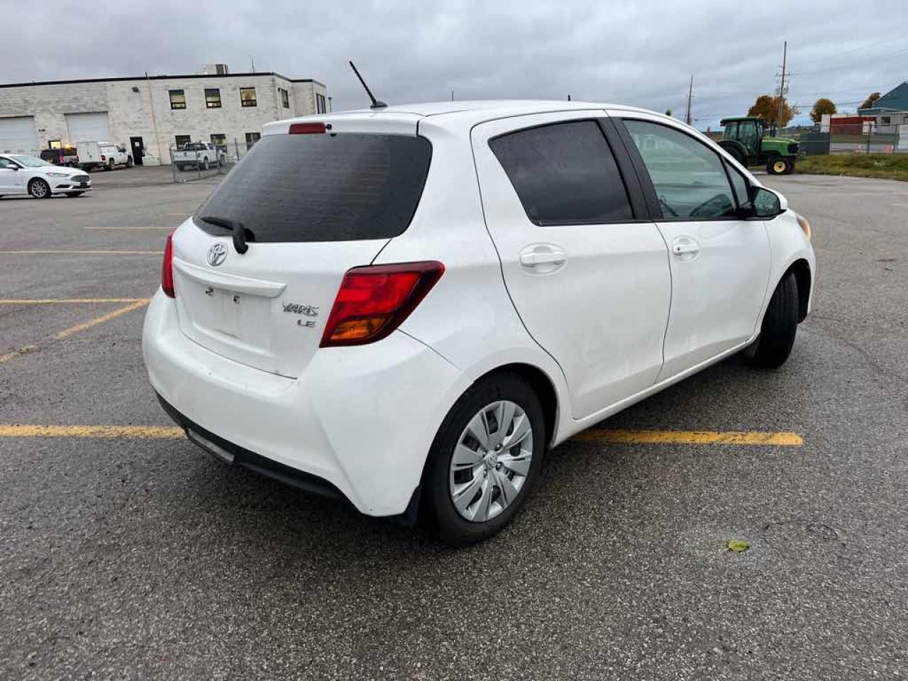 2015 Toyota Yaris LE - Photo #4