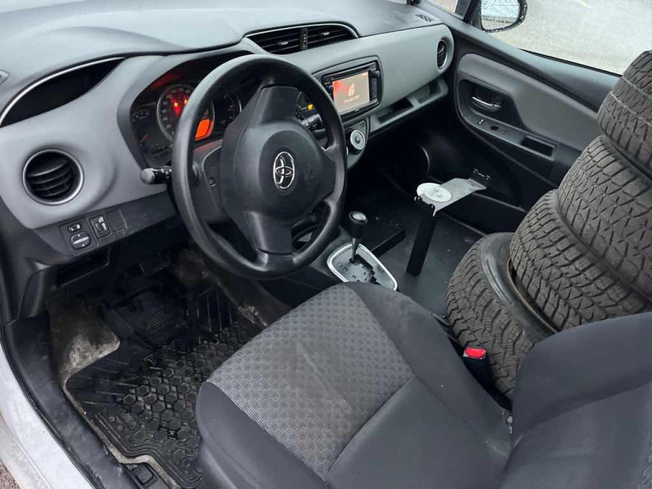 2015 Toyota Yaris LE - Photo #8