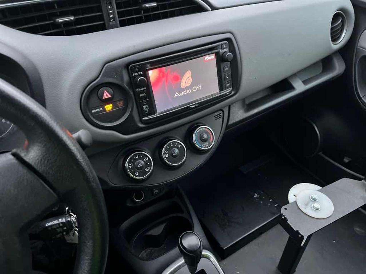 2015 Toyota Yaris LE Photo