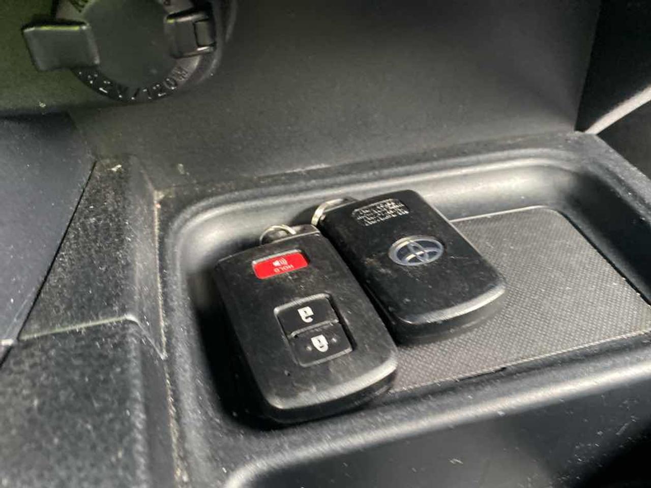 2017 Toyota RAV4 HV Photo