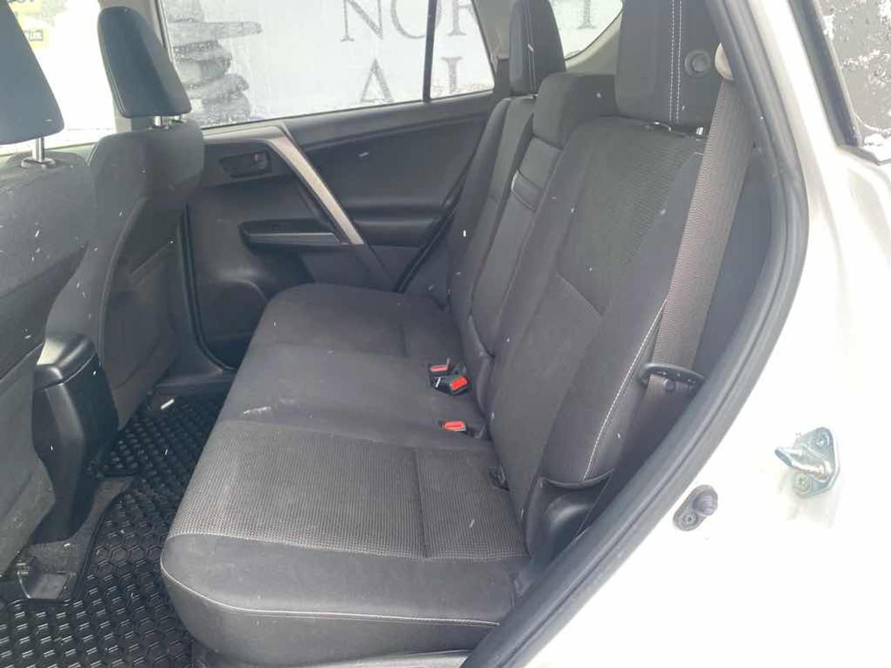 2017 Toyota RAV4 HV Photo