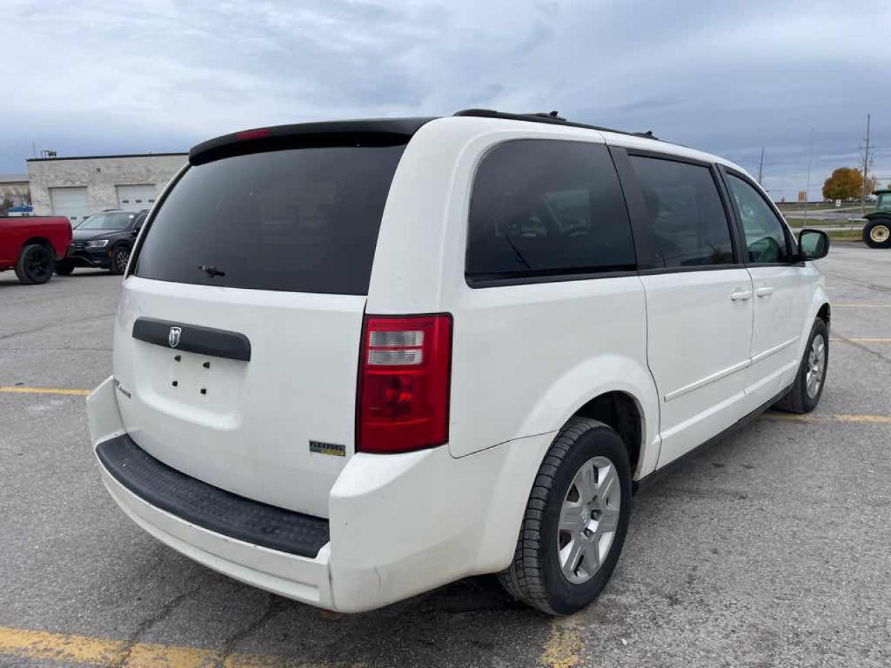 2008 Dodge Grand Caravan SE - Photo #4