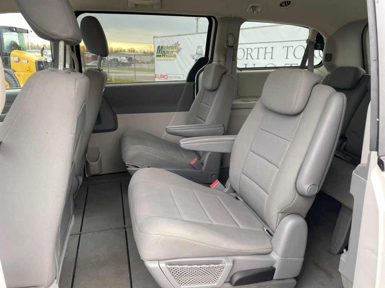 2008 Dodge Grand Caravan SE Photo