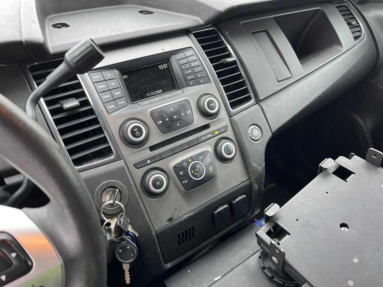 2015 Ford Taurus Police Inte Photo