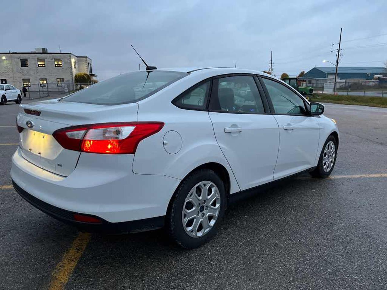 2012 Ford Focus SE Photo3