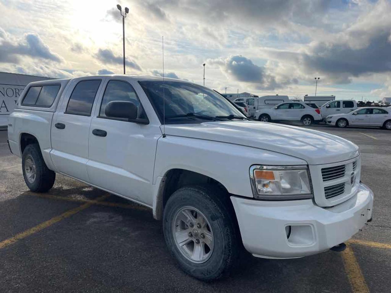2011 Dodge Dakota SLT Photo2