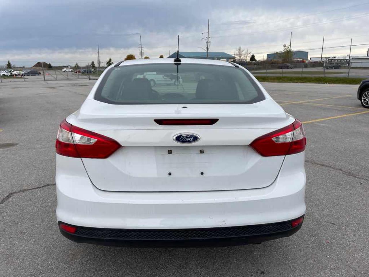 2014 Ford Focus SE Photo4