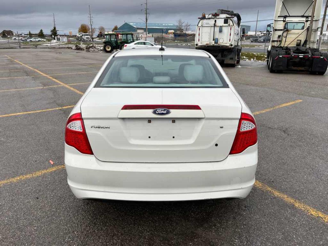 2011 Ford Fusion S - Photo #5