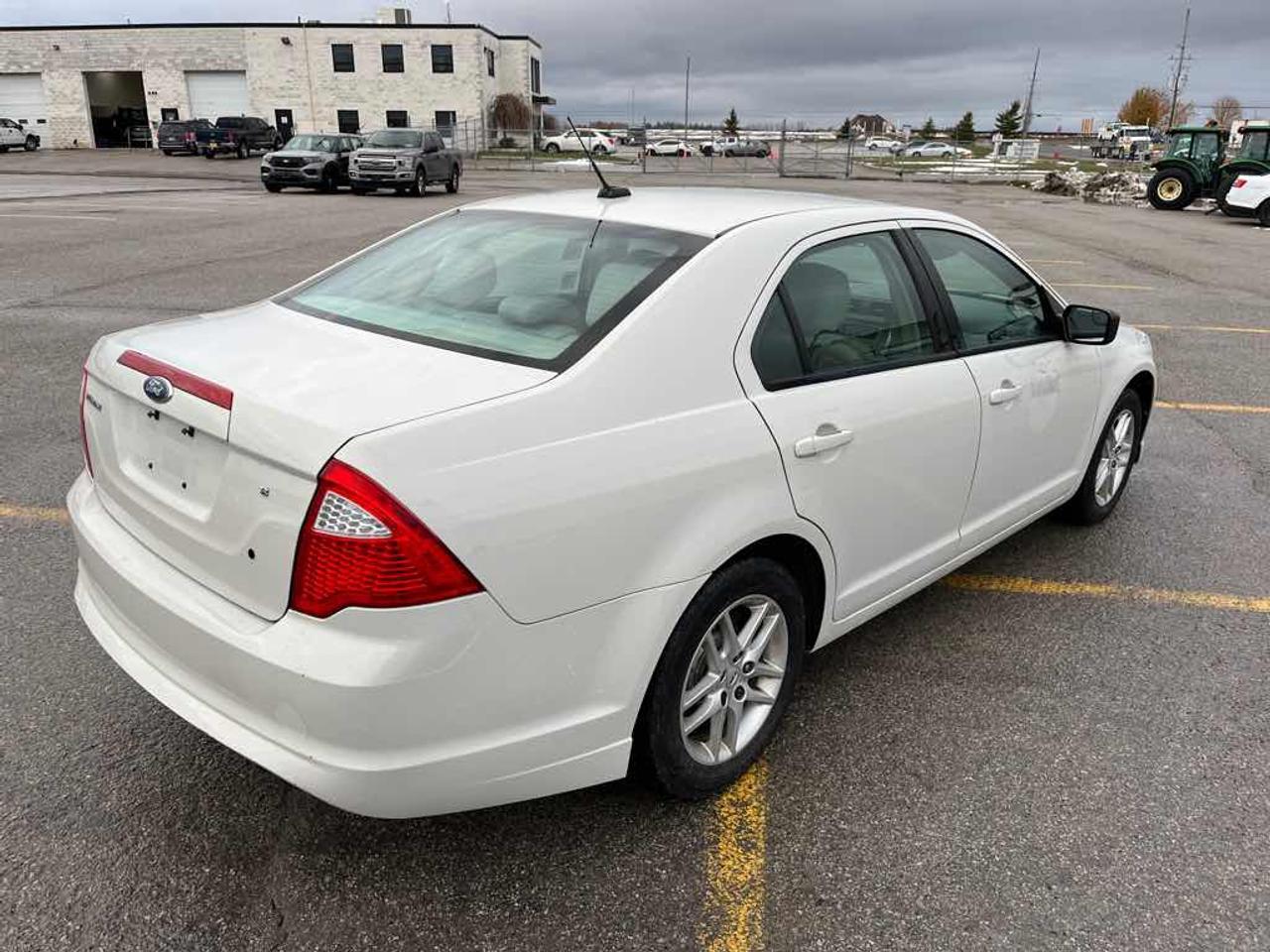 2011 Ford Fusion S Photo3