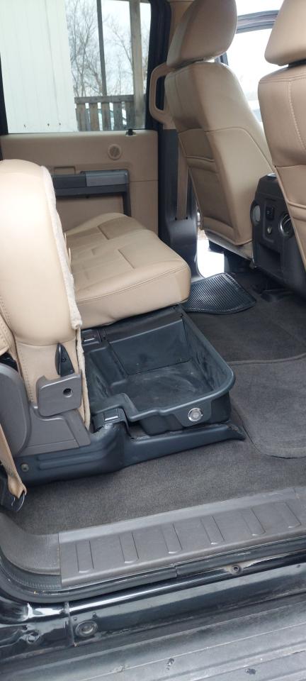 2011 Ford SUPER DUTY F-450 DRW 4WD Crew Cab 172" Lariat Photo