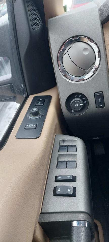 2011 Ford SUPER DUTY F-450 DRW 4WD Crew Cab 172" Lariat Photo