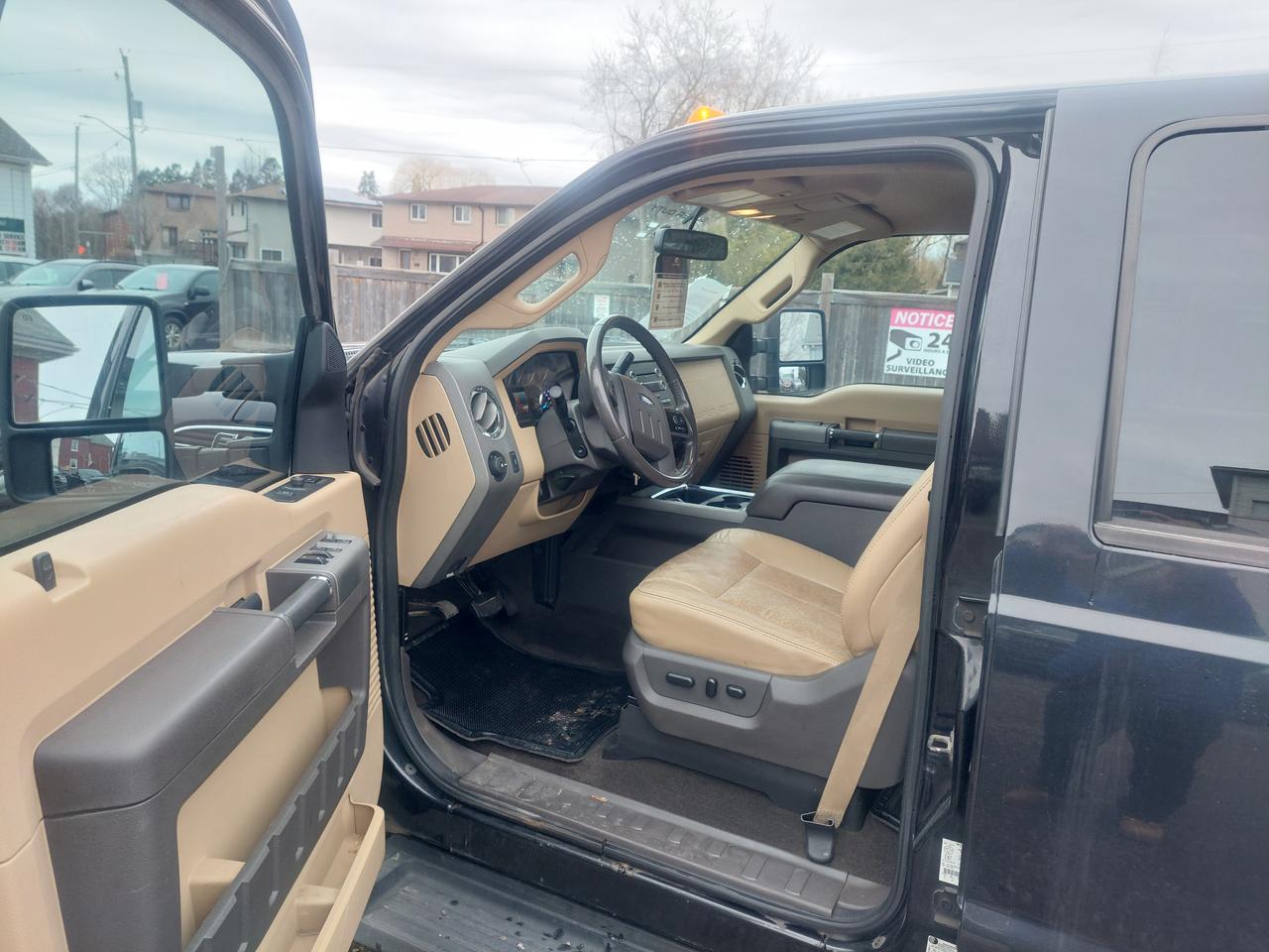 2011 Ford SUPER DUTY F-450 DRW 4WD Crew Cab 172" Lariat Photo