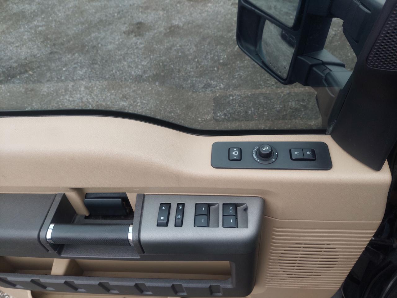 2011 Ford SUPER DUTY F-450 DRW 4WD Crew Cab 172" Lariat Photo