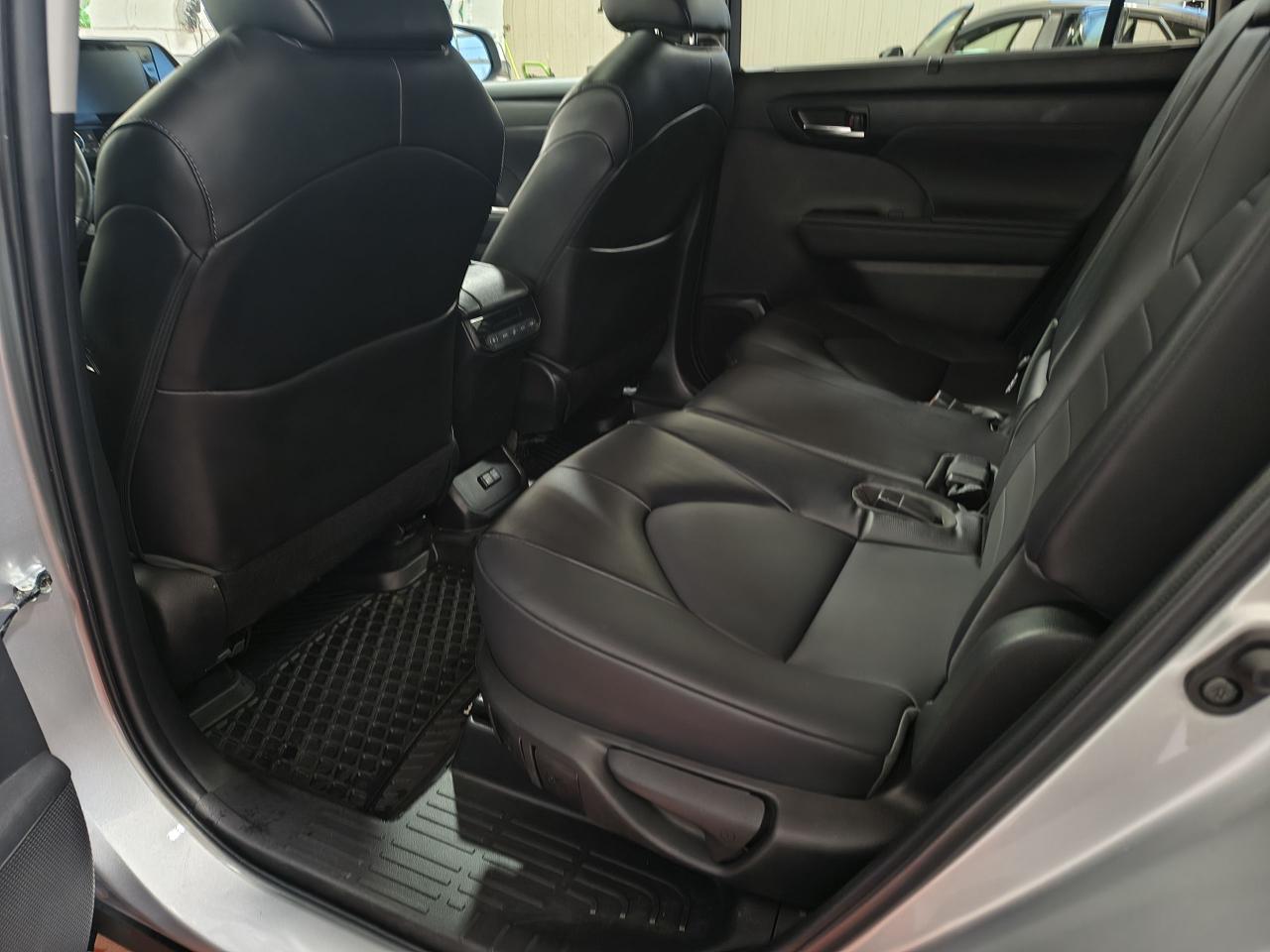 2022 Toyota Highlander XLE Photo0