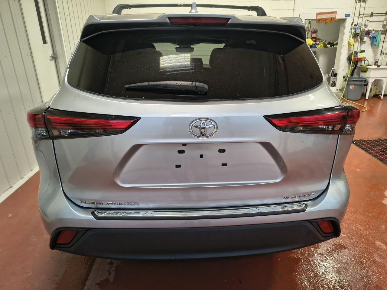 2022 Toyota Highlander XLE Photo0