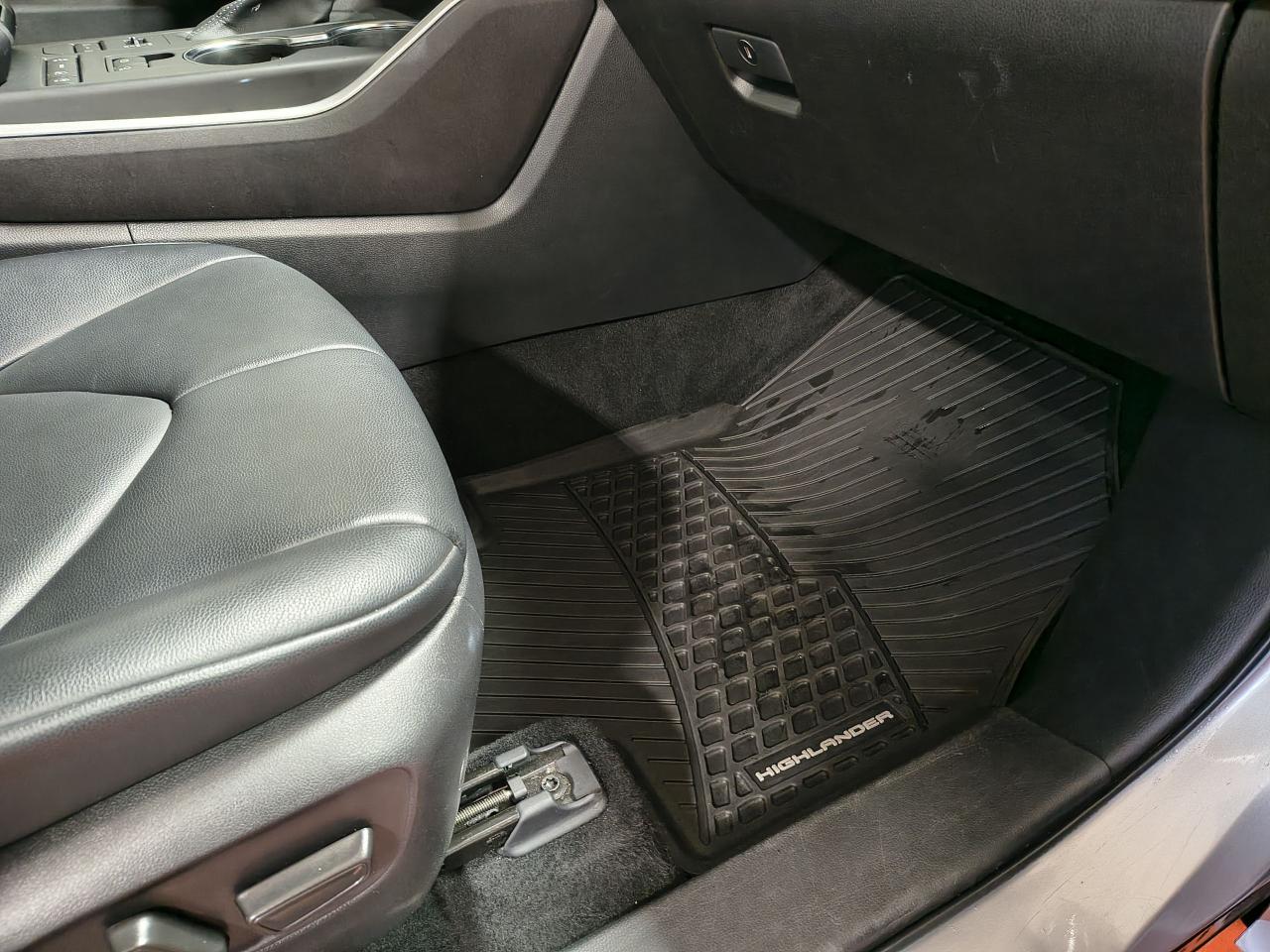 2022 Toyota Highlander XLE Photo0