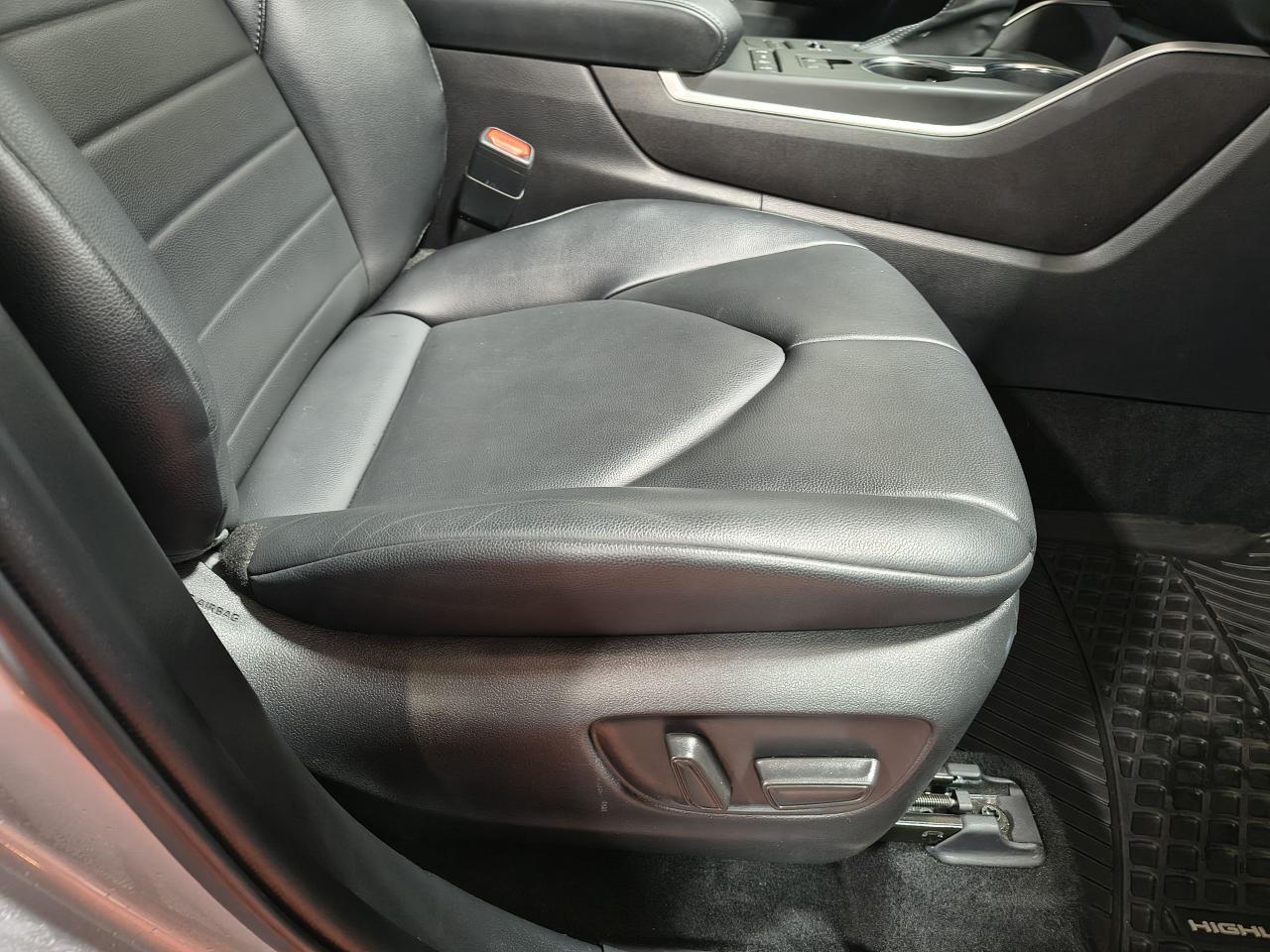 2022 Toyota Highlander XLE Photo0