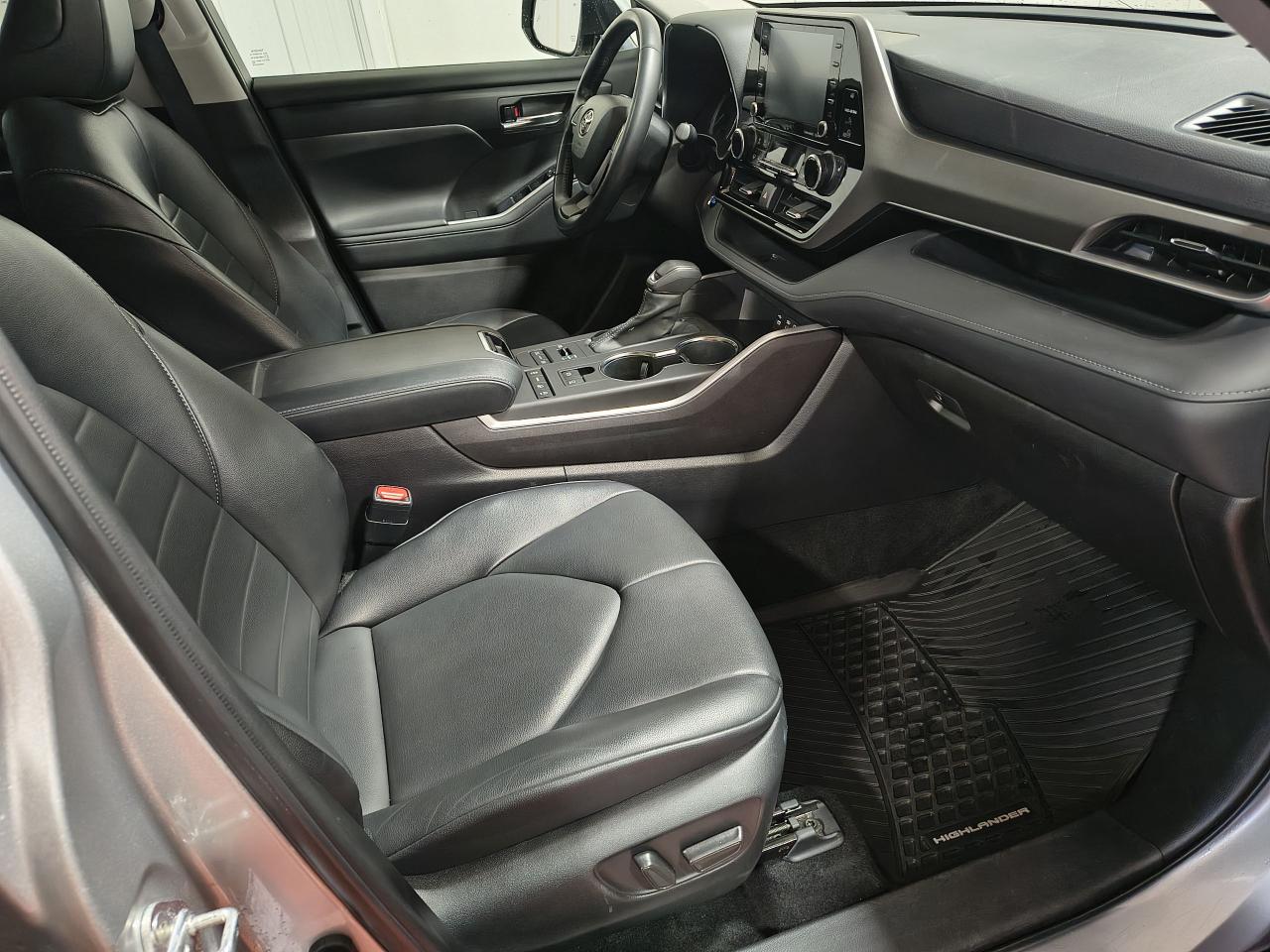 2022 Toyota Highlander XLE Photo0