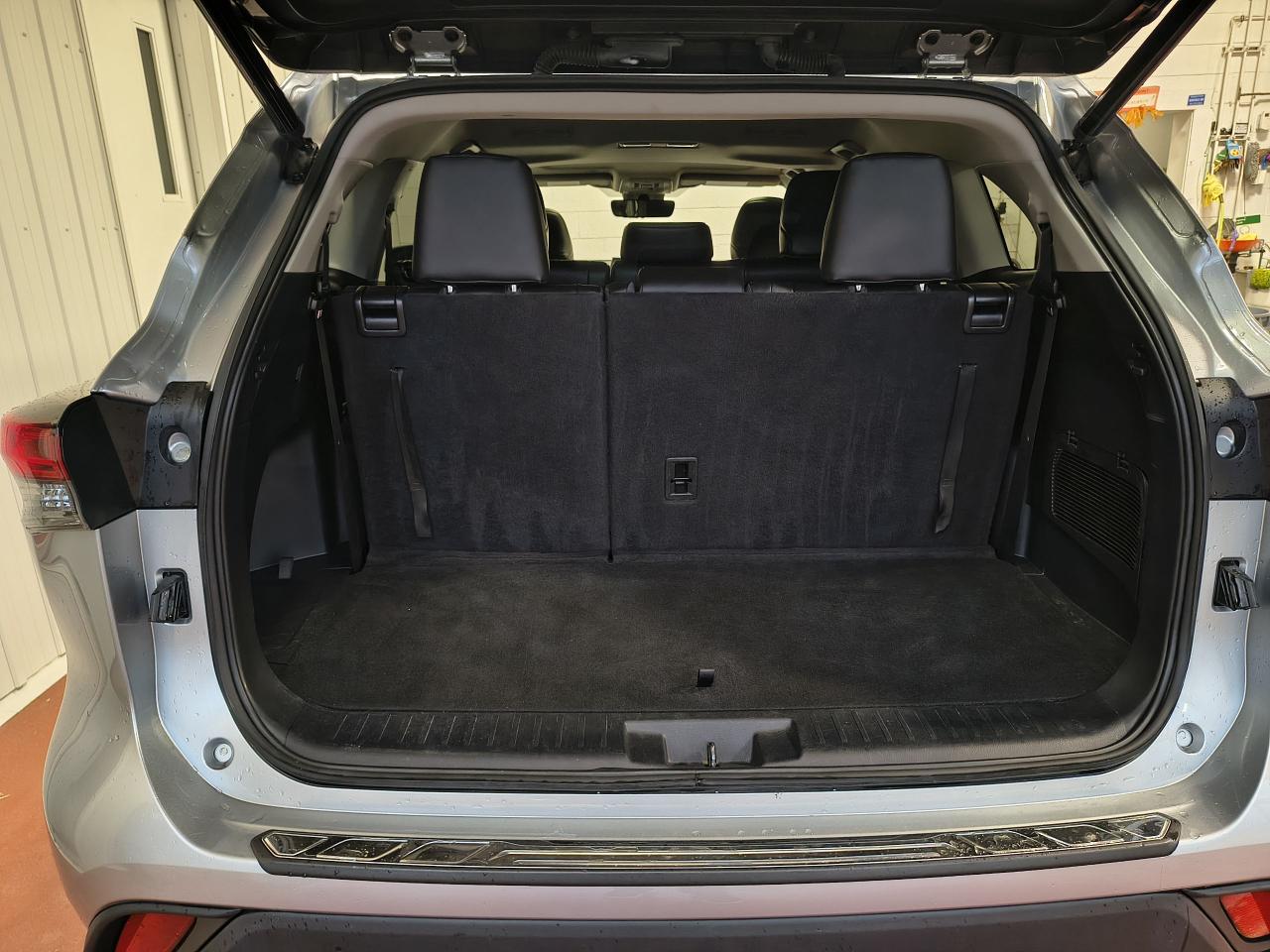 2022 Toyota Highlander XLE Photo0