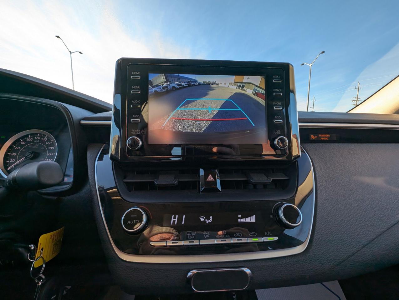 2020 Toyota Corolla LE | Blind Spot Monitoring | Adaptive Cruise - Photo #12