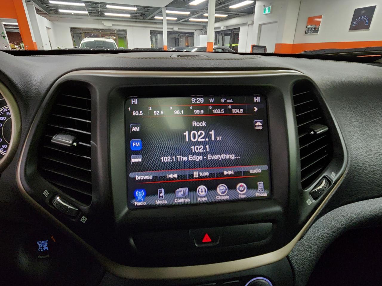 2016 Jeep Cherokee Limited SUNROOF LEATHER 4X4 V6 NAV REAR CAM - Photo #32