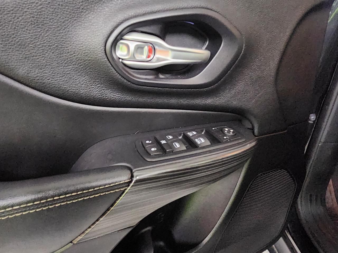 2016 Jeep Cherokee Limited SUNROOF LEATHER 4X4 V6 NAV REAR CAM - Photo #22