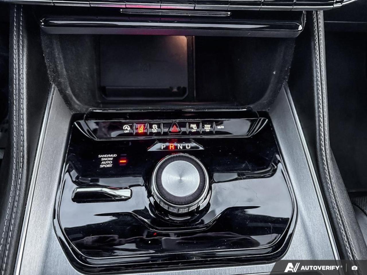 2024 Jeep Wagoneer SERIES II CARBIDE / NO ACCIDENTS /LEATHER/ROOF/NAV Photo