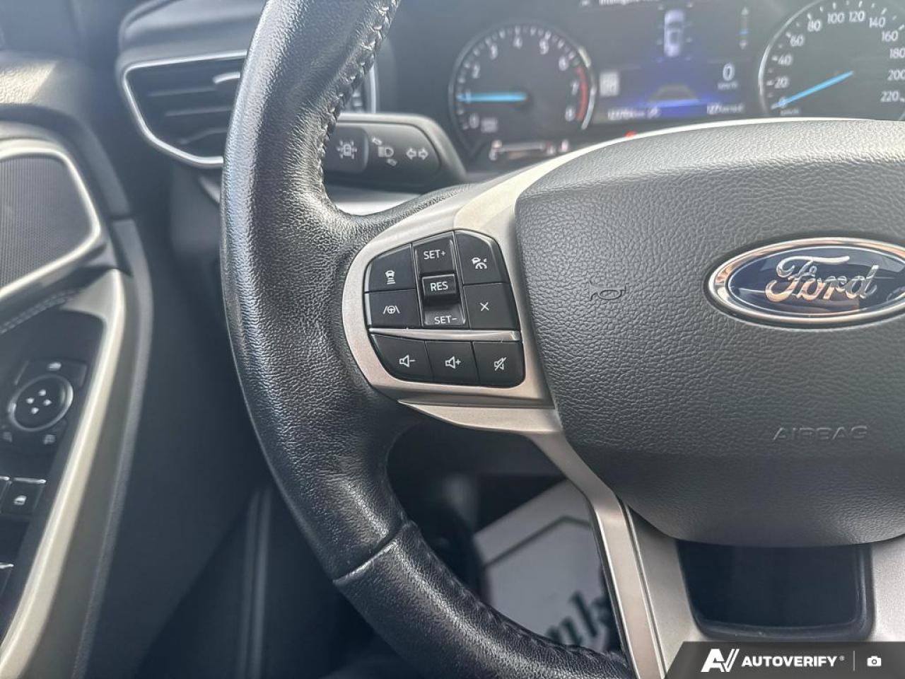 2022 Ford Explorer XLT / NO ACCIDENTS / NAV / PANO ROOF / LEATHER Photo