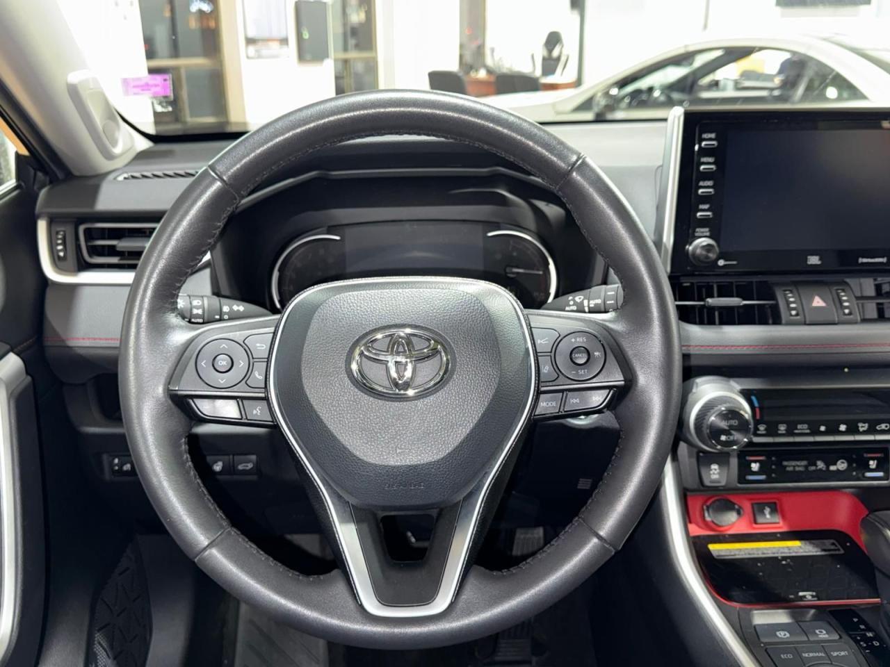 2021 Toyota RAV4 TRAIL AWD |NAVI |SUNROOF|COOLINGSEATS|HEATEDSEATS| - Photo #12