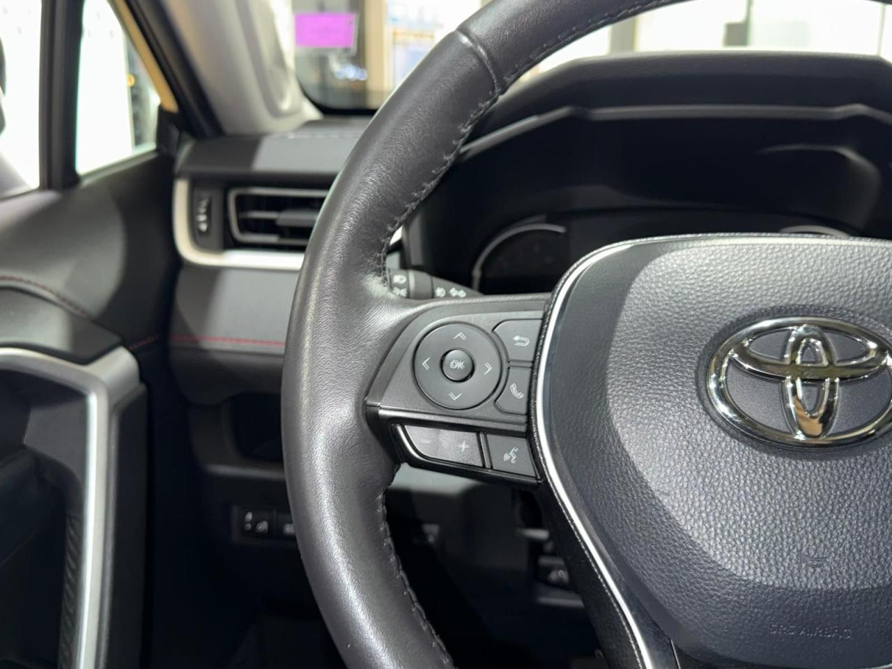 2021 Toyota RAV4 TRAIL AWD |NAVI |SUNROOF|COOLINGSEATS|HEATEDSEATS| - Photo #14