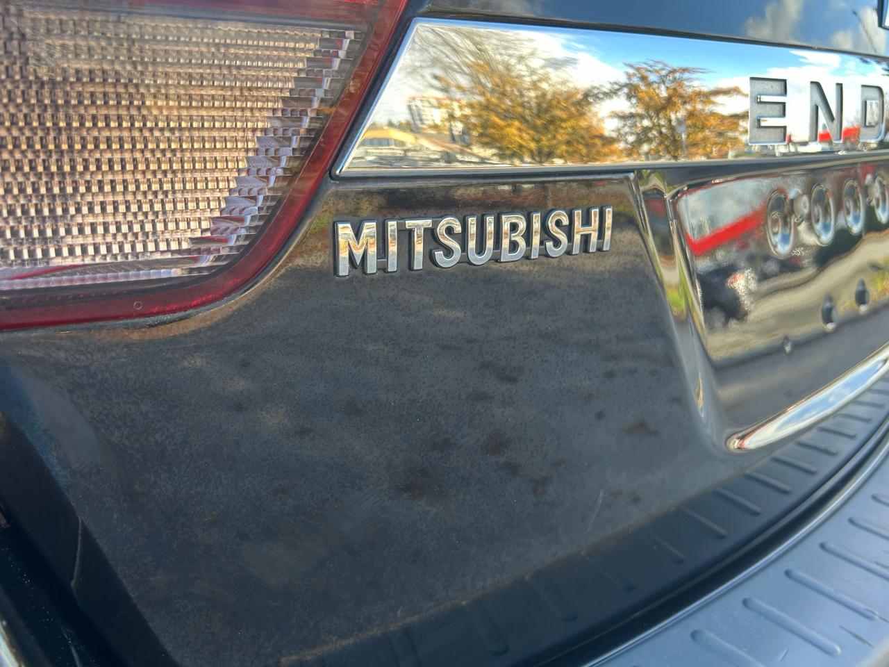 2011 Mitsubishi Endeavor SE - Photo #15