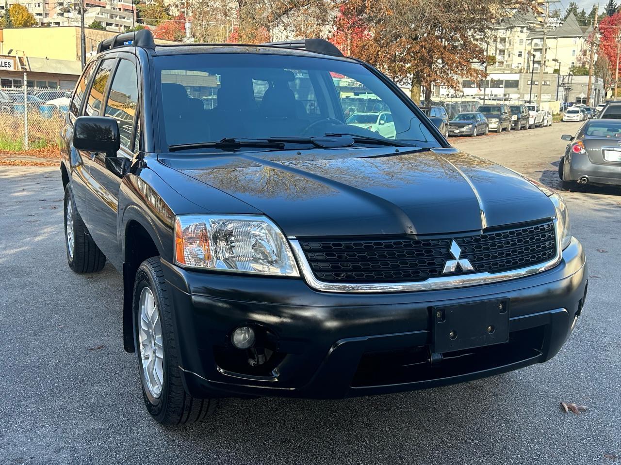 2011 Mitsubishi Endeavor SE - Photo #4