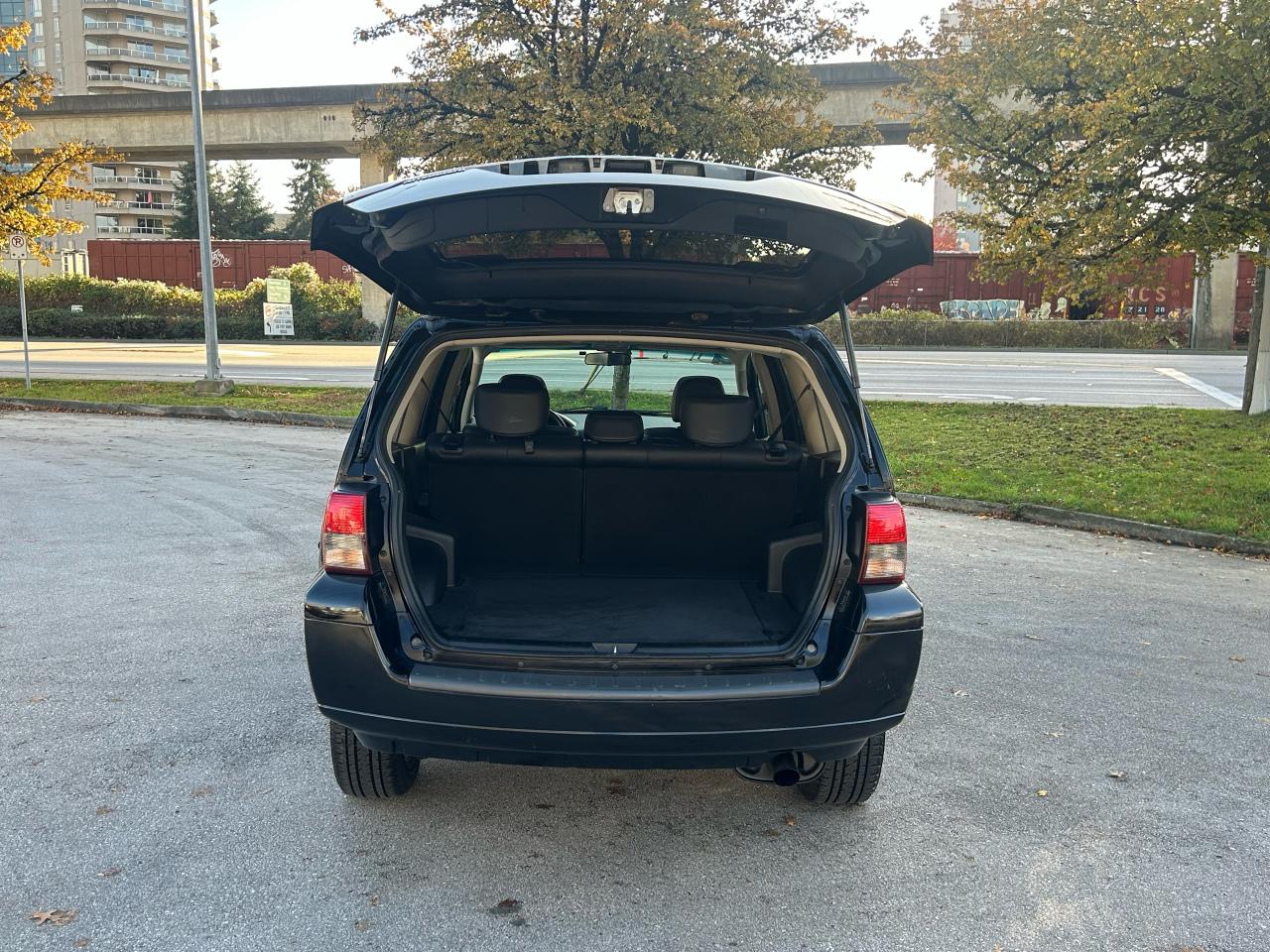 2011 Mitsubishi Endeavor SE - Photo #8