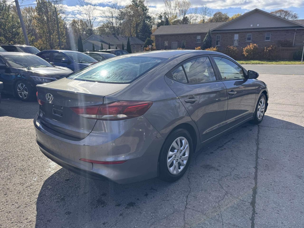 2018 Hyundai Elantra LE Photo4