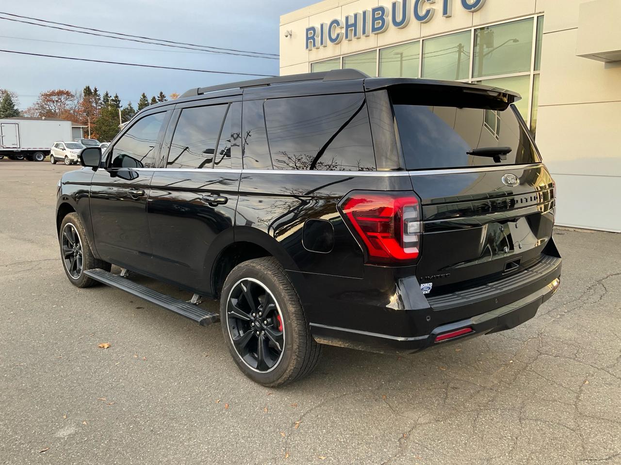 2023 Ford Expedition Limited  Photo