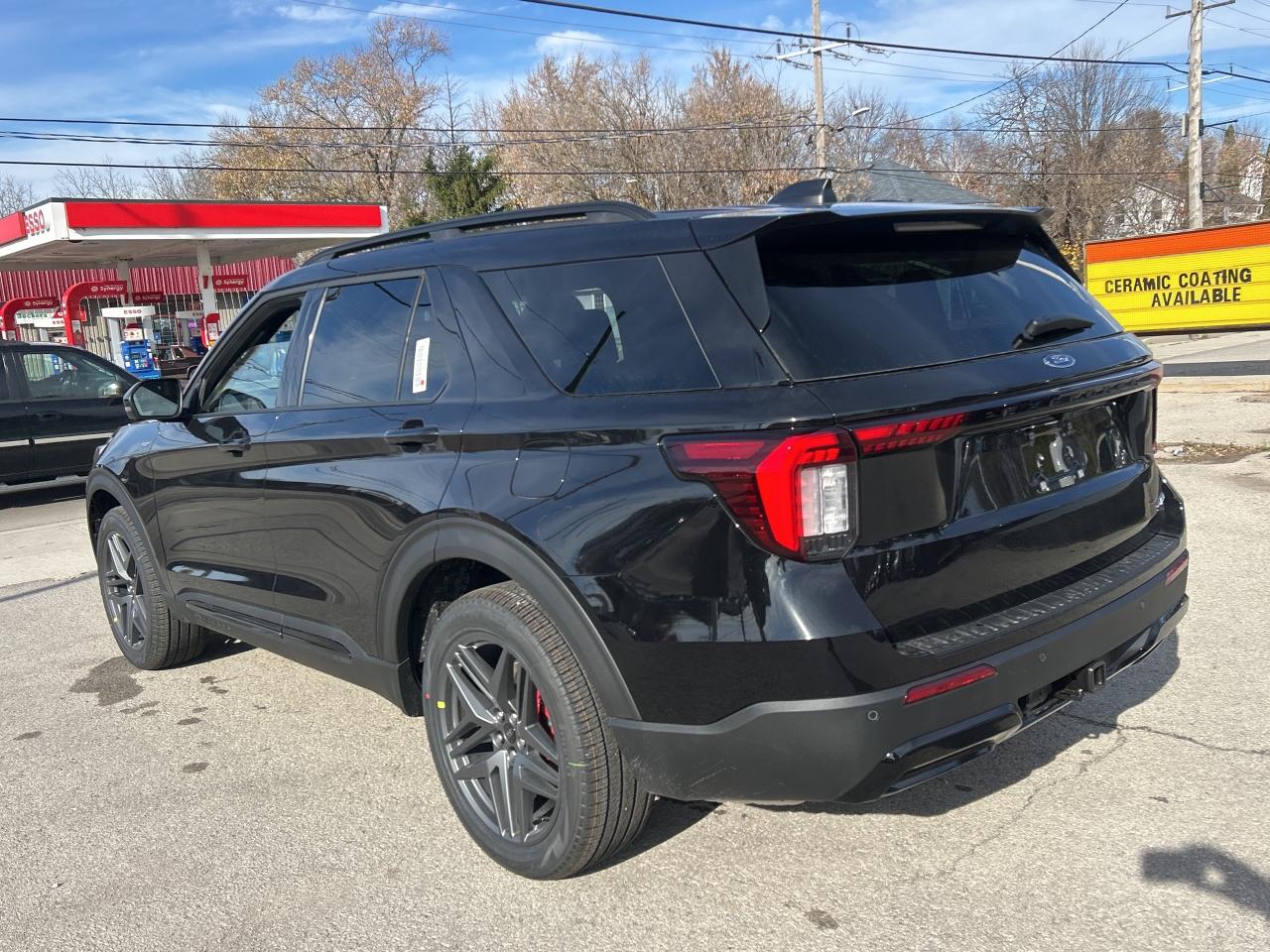 2026 Ford Explorer ST-Line Photo