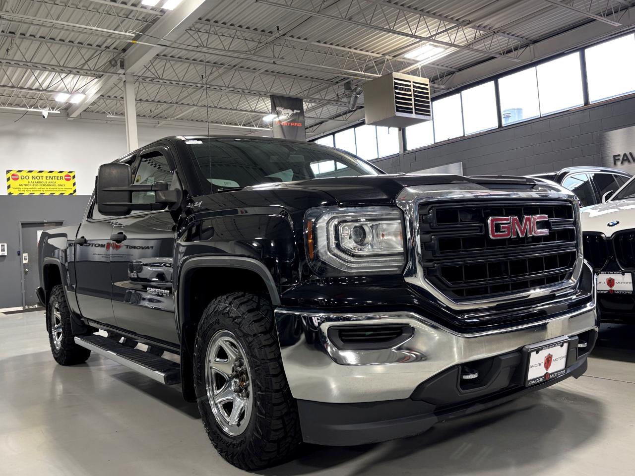 2017 GMC Sierra 1500 V8|4WD|CREWCAB|6SEATER|PENDALINER|BACKUPCAMERA|+++ - Photo #2
