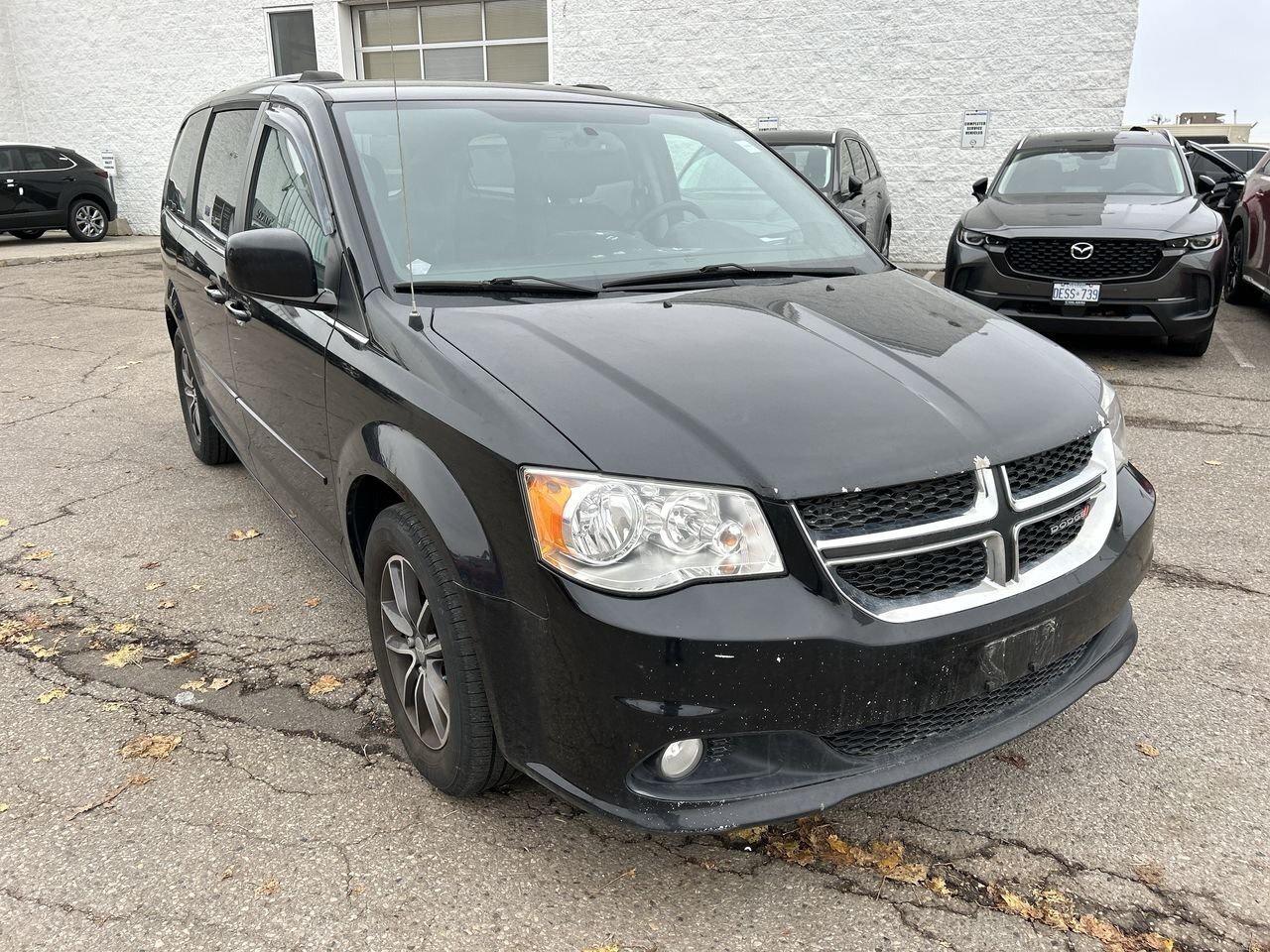 2017 Dodge Grand Caravan CVP / SXT Photo2