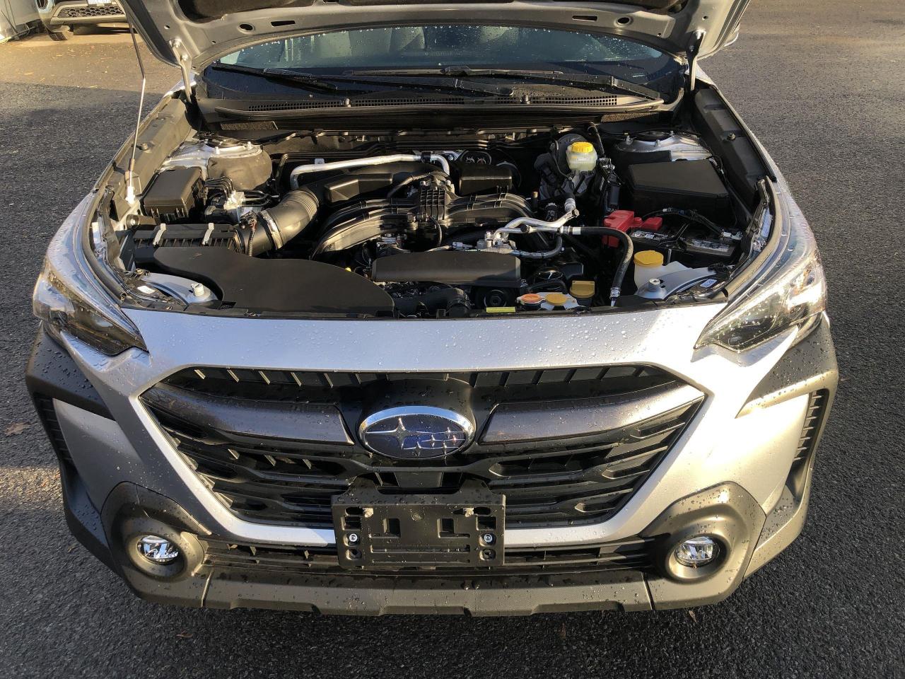 2025 Subaru Outback Touring LIKE NEW!!  EYESIGHT, ROOF, HTD. SEATS, BK Photo