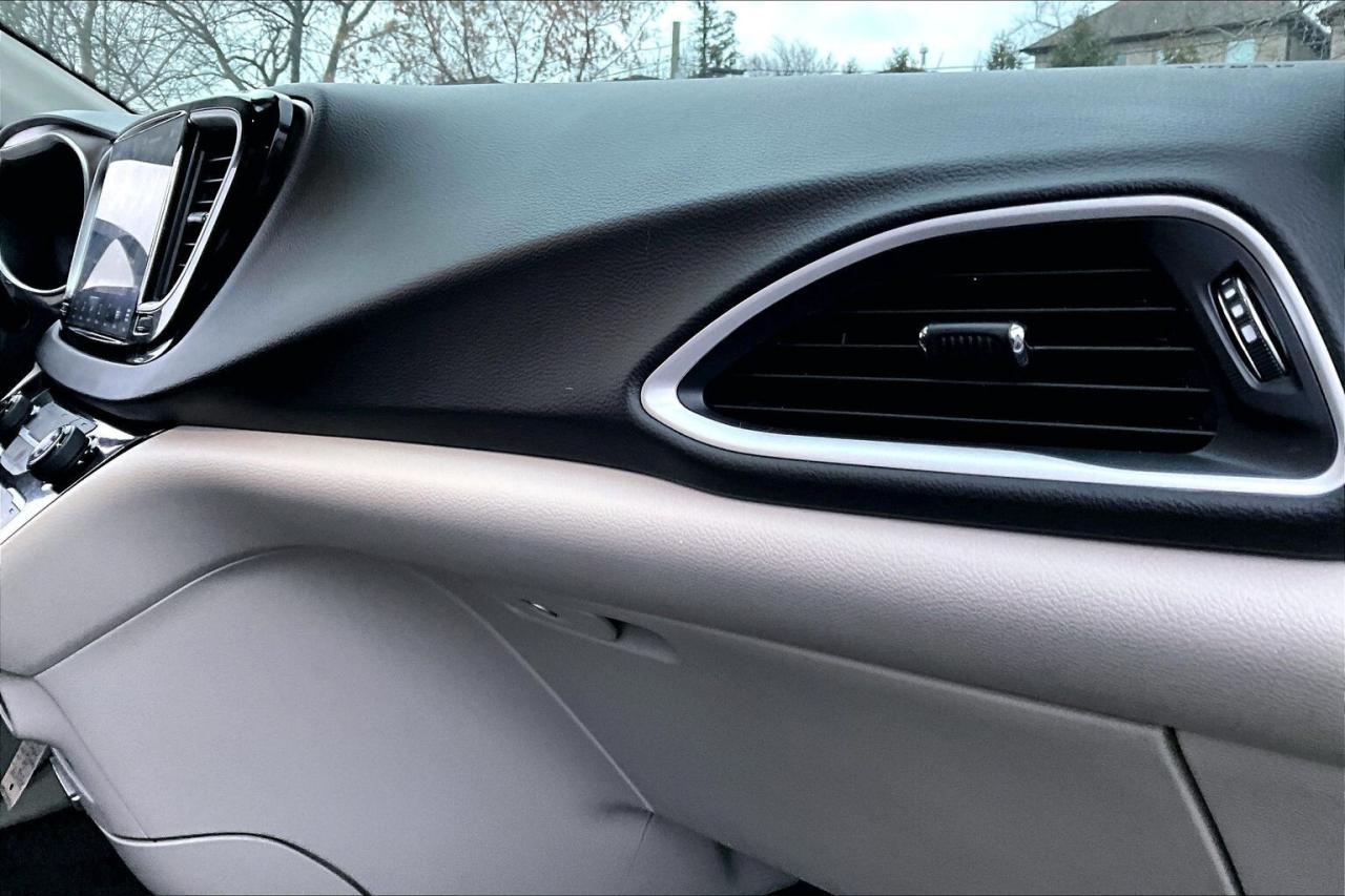 2024 Dodge Grand Caravan SXT | Stow n Go | Heated Seats | SafetyTec | FWD Photo