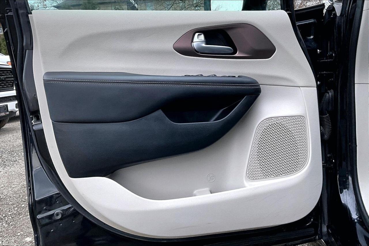 2024 Dodge Grand Caravan SXT | Stow n Go | Heated Seats | SafetyTec | FWD Photo