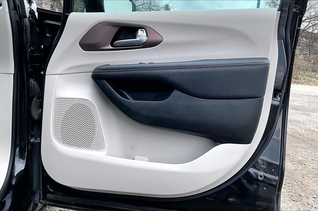 2024 Dodge Grand Caravan SXT | Stow n Go | Heated Seats | SafetyTec | FWD Photo