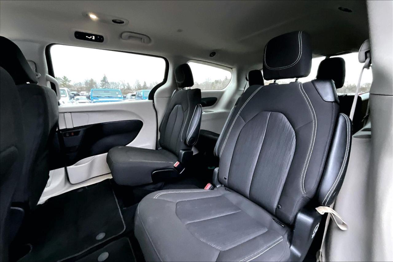 2024 Dodge Grand Caravan SXT | Stow n Go | Heated Seats | SafetyTec | FWD Photo